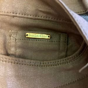 Women’s pants gold/Bronze tone, size 6,